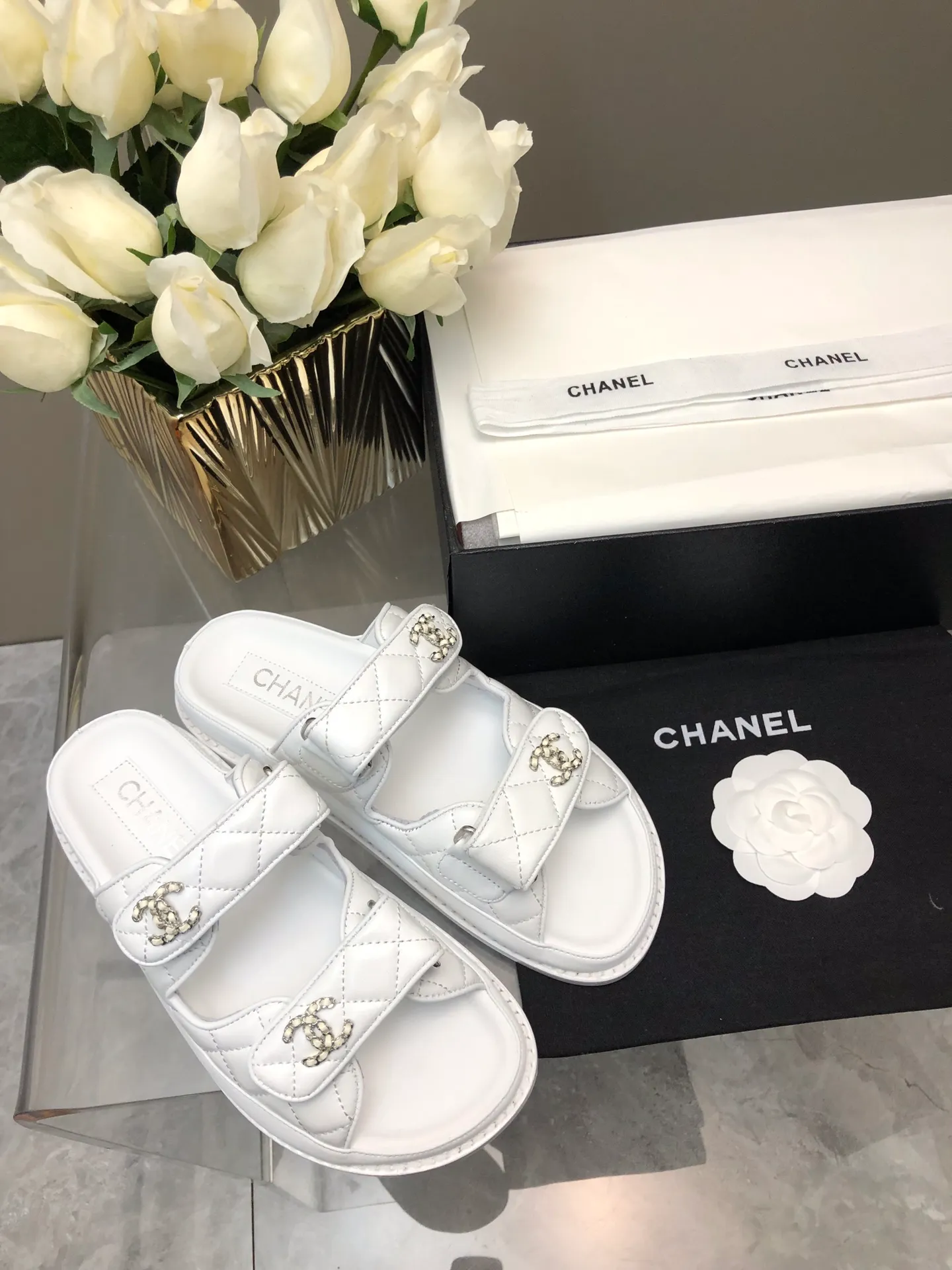 👟👟Ex-factory price 480👟👟 Women's Shoes Women's Clothing Women's Shoes Women's Clothing 2024 chanel 24👟👟Ex-factory price New Sandals Xiaoxiang Velcro Slippers 24 Spring and Summer New Products The transformation of the classic model, so pretty! Diamond platform platform sandals, slippers, elegant and noble, comfortable and versatile. Upper: lambskin. Foot pad: sheepskin. Sole: cowhide bottom. Size: 35-41. Top quality.